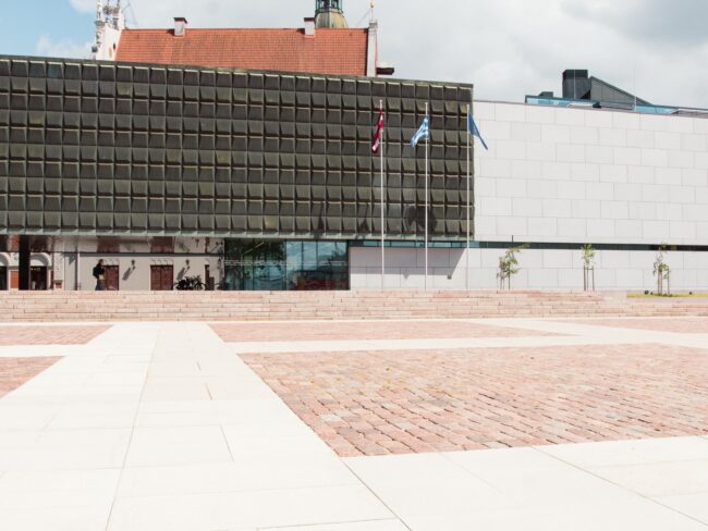 Dekor plāksnes Latviešu strēlnieku laukumā