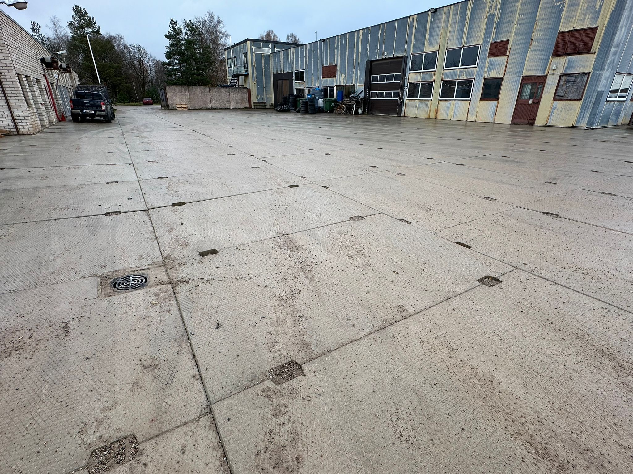 Kā ātri un izdevīgi izbūvēt ceļu vai laukumu